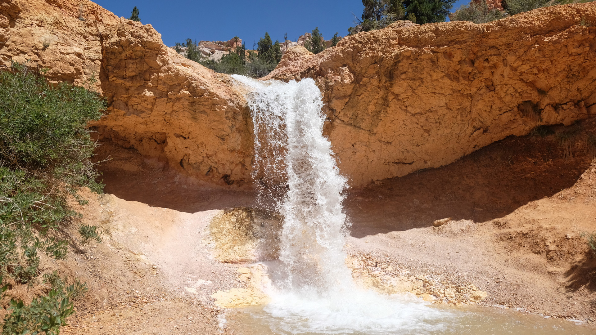Mossy Cave Trail Waterfall in Bryce Canyon